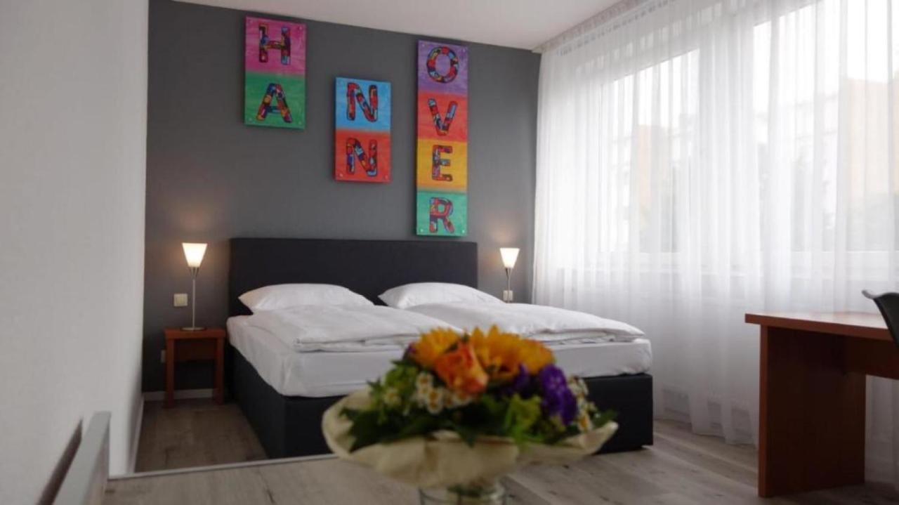 Plaza Inn Hannover City Nord Esterno foto